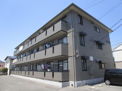 広島市安佐南区西原1丁目の賃貸アパート<br>市内中心部への通勤にも便利な立地で生活環境も整った3ＤＫ物件<br>近くには公園もあるので子育て世帯向きで室内のネット使用料は無料です