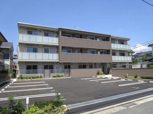 広島市安佐南区川内1丁目の賃貸マンション<br>アストラムライン中筋駅が利用可能で市内中心部への通勤にも便利な2ＬＤＫ物件<br>室内は上下階の騒音を軽減する高遮音床になっておりネット使用料は無料です