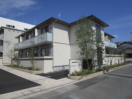 広島市安佐南区西原9丁目の賃貸アパート<br>近くに公園があり子育て世帯向きなネット無料の2ＬＤＫ物件<br>アストラム駅とＪＲ駅が徒歩圏内なので通勤にも便利な立地です