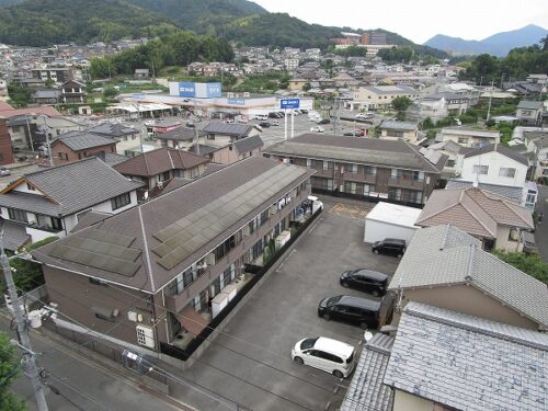 広島市安佐南区山本3丁目の賃貸アパート<br>周辺の生活環境が良好で近くには公園もある3ＤＫ物件<br>最寄のバス停から市内中心部への通勤も可能でネット使用料は無料です