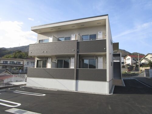 広島市安佐南区山本8丁目の賃貸アパート<br>多くの利便施設が徒歩圏内に揃っている環境のシングル物件<br>最寄のバス停から市内中心部への通勤も可能でネット使用料は無料です
