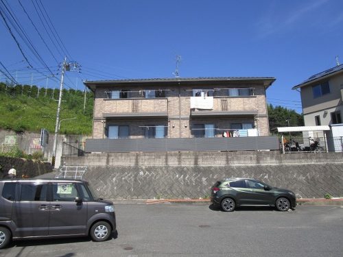 広島市安佐南区祇園8丁目の賃貸アパート<br>室内小型犬の飼育が可能で物件横には小さな広場がある2ＬＤＫ物件<br>イオンモールも利用可能な立地でネット使用料は無料です
