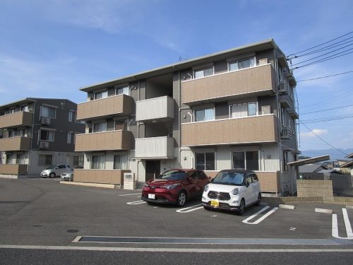 広島市安佐南区山本4丁目の賃貸アパート<br>幼稚園・保育園に近くが子育て世帯にも向いたホームセキュリティ搭載の2ＬＤＫ物件<br>最寄のバス停から市内中心部への通勤も可能でネット使用料は無料です