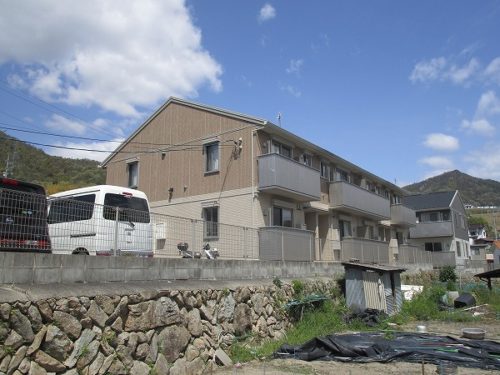 広島市安佐南区山本6丁目の賃貸アパート<br>周辺環境は静かでホームセキュリティ搭載の2ＬＤＫ物件<br>最寄のバス停からは市内中心部へも通勤可能でネット使用料は無料です