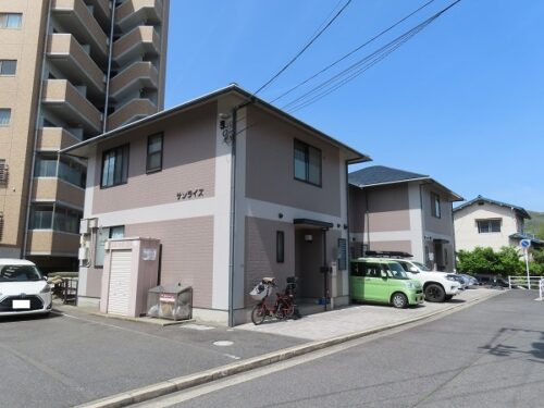 広島市安佐南区古市3丁目の賃貸テラスハウス<br>ＪＲ古市橋駅まで徒歩2分が通勤・通学に便利な3ＬＤＫ物件<br>利便施設の多くが徒歩圏内に揃っており室内はネット無料です