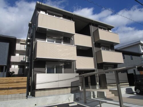 広島市安佐南区中筋2丁目の賃貸アパート<br>市内中心部への通勤される社会人さんに向いた1ＬＤＫ物件<br>室内はホームセキュリティ搭載が安心でネット無料です