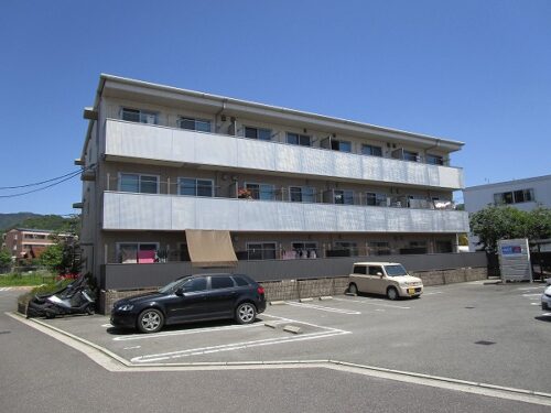 広島市安佐南区伴中央4丁目の賃貸アパートリーズナブルな賃料価格でネット使用料も無料の2ＬＤＫ物件収納スペースが多いので子育て世帯に向いています