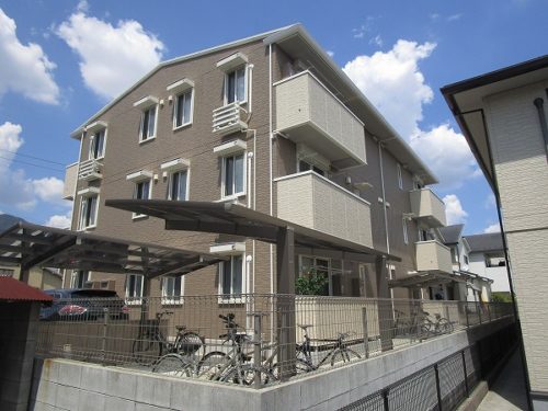 広島市安佐南区山本3丁目の賃貸アパート<br>バス停から市内中心部への通勤も可能なホームセキュリティ搭載の1ＬＤＫ物件<br>徒歩圏内に利便施設が揃っており室内はネット無料です
