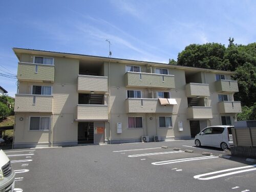 広島市安佐南区伴中央5丁目の賃貸アパート<br>徒歩圏内にコンビニ・スーパー等が揃っている2ＬＤＫ物件<br>収納の多さが子育て世帯向きで室内はネット無料です