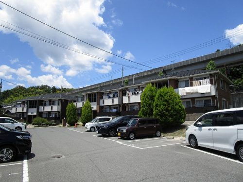 広島市安佐南区伴東3丁目の賃貸アパート<br>アストラムライン伴駅近くで新婚さんにも向いたネット無料の2ＬＤＫ物件<br>生活環境の豊かなエリアで徒歩圏内に多く揃っています