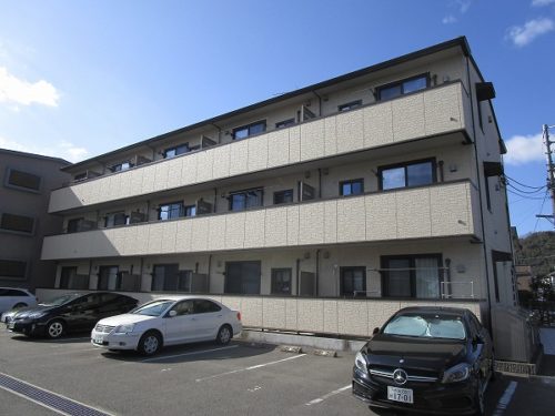 広島市安佐南区緑井5丁目の賃貸アパート<br>2ＤＫ程の広さがあるのでカップルさんの入居にも向いた1ＬＤＫ物件<br>緑井エリアなので多くの利便施設が揃っており室内はネット無料です