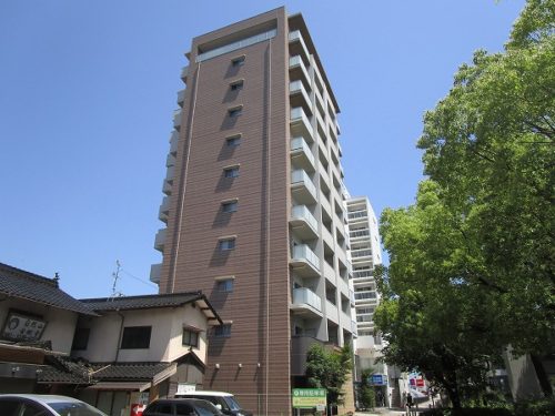 広島市安佐南区中筋1丁目の賃貸マンション<br>アストラム中筋駅を目の前で通勤に便利な1ＬＤＫ物件<br>室内はホームセキュリティ搭載が安心でネット無料です
