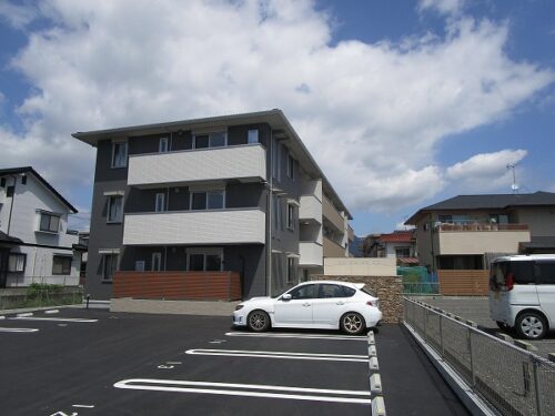 広島市安佐南区川内1丁目の賃貸アパート<br>徒歩圏内に幼稚園と保育園があるのでお子様連れ世帯向きの2ＬＤＫ物件<br>室内はホームセキュリティ搭載で収納の多くネット使用料は無料です