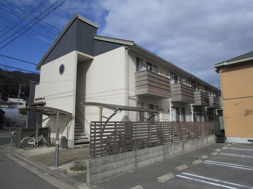 広島市安佐南区緑井8丁目の賃貸アパート<br>ＪＲ七軒茶屋駅へ徒歩圏内なので通勤にも便利なシングル物件<br>室内はネット無料でゴミは毎日回収(日・祝除)です