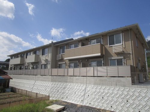 広島市安佐南区祇園8丁目の賃貸アパート<br>徒歩圏内に多くの利便施設が揃っているホームセキュリティ搭載の2ＬＤＫ物件<br>ＪＲを利用しての通勤にも便利な立地でネット使用料は無料です