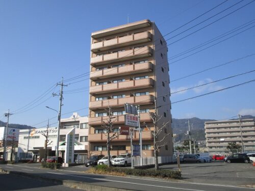 広島市安佐南区山本3丁目の賃貸マンション<br>徒歩圏内に利便施設が揃っており単身者さんにも向いた2Ｋ物件<br>最寄のバス停からは市内中心部への通勤も可能です