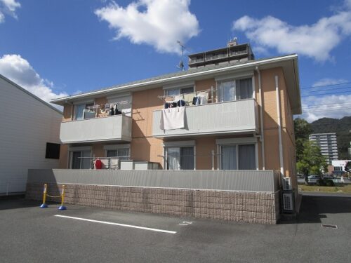 広島市安佐南区川内6丁目の賃貸アパート<br>せせらぎ公園が近くが子育て世帯向きの3ＤＫ物件<br>ＪＲ七軒茶屋駅へも徒歩8分なので通勤にも便利な立地です