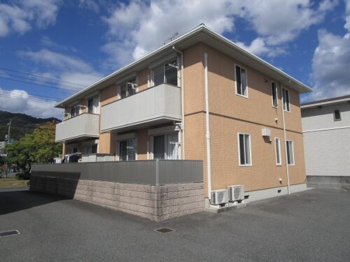 広島市安佐南区川内6丁目の賃貸アパート<br>せせらぎ公園が近くが子育て世帯向きの2ＬＤＫ物件<br>ＪＲ七軒茶屋駅へも徒歩8分なので通勤にも便利な立地です