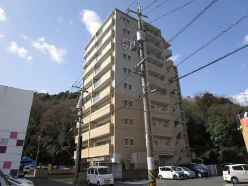 広島市安佐南区大町西3丁目の賃貸マンション<br>周辺に多くの利便施設が揃って転勤族さん向けの3ＬＤＫ物件<br>市内中心部への通勤にも便利な立地でネット使用料が無料です