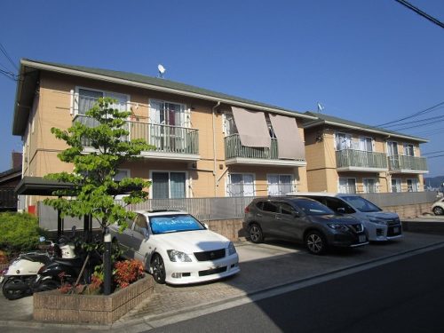 広島市安佐南区山本7丁目の賃貸アパート<br>周辺環境にはコンビニ・スーパー・幼稚園・保育園がある2ＬＤＫ物件<br>最寄のバス停からは市内中心部への通勤も可能でネット使用料は無料です