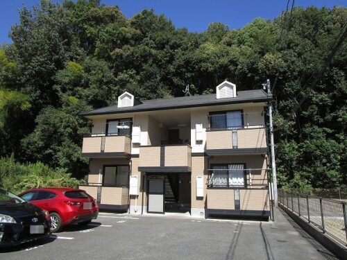広島市安佐南区大町西3丁目の賃貸アパート<br>アストラム駅・ＪＲ駅・バス停が重なる大町駅へ徒歩圏内の1ＬＤＫ物件<br>室内は元々2ＤＫなので2人入居も可能な広さでネット無料です