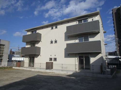 広島市安佐南区西原1丁目の賃貸アパート<br>通勤に向いた環境でコンビニ近くも嬉しいシングル物件<br>室内はホームセキュリティ搭載でネット無料です