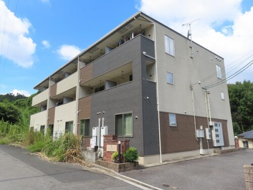 広島市安佐南区相田7丁目の賃貸アパート<br>条件変更なしで小型犬・猫・小動物の飼育が可能な1ＬＤＫ物件<br>東亜団地内の頂上付近ですが2台目駐車場も確保可能です