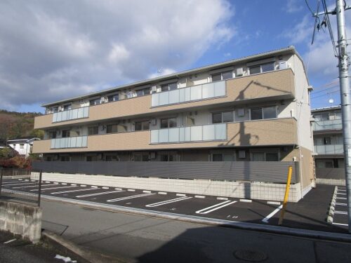 広島市安佐南区伴中央2丁目の賃貸アパート<br>アストラム伴中央駅へ徒歩圏内でホームセキュリティ搭載の2ＬＤＫ物件<br>子育て世帯にも向いている環境で室内はネット無料です