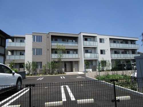 広島市安佐南区祇園7丁目の賃貸マンション<br>市内中心部への通勤される社会人の方に向いたイオンモール近くの1ＬＤＫ物件<br>上下階の騒音を軽減する高遮音床を取り入れておりネット使用料は無料です