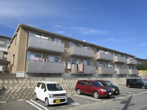 広島市安佐南区高取北2丁目の賃貸アパート<br>小型犬を2匹まで飼育可能でホームセキュリティ搭載の2ＬＤＫ物件<br>アストラムライン高取駅も徒歩8分で利用可能な立地でネット使用料は無料です