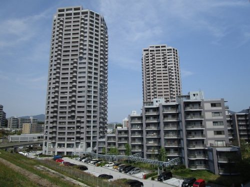 広島市安佐南区大塚西3丁目の分譲賃貸マンション<br>市内中心部への通勤に便利で3ＬＤＫから2ＬＤＫへのリノベーション物件<br>近隣にはショッピングセンター・ナフコ・コンビニ等があります