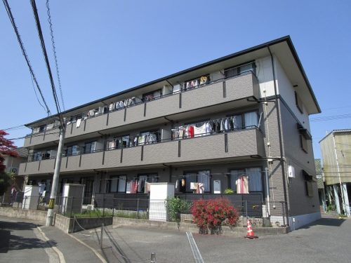 広島市安佐南区長束5丁目の賃貸アパート<br>市内中心部への通勤に便利で3ＤＫから2ＬＤＫへのリフォーム物件<br>近くにはスーパーとドラッグストアがあり室内はネット無料